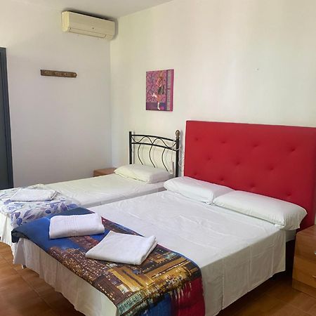 Pension Teruel Барселона Экстерьер фото